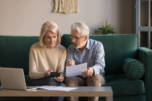 Image of a senior couple planning their retirement expenses