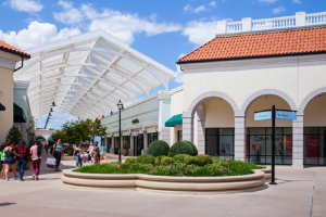 Image of a Tanger Outlets shopping center