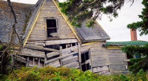 Image of a dilapidated house reflecting the poor performance of Annaly