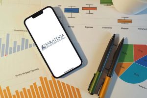 The logo for Saratoga Investment Corp. on a mobile device